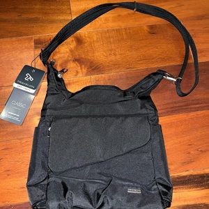 TRAVELON Anti-Theft Messenger Bag